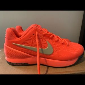 Women Nike Zoom Cage 2 - size 8